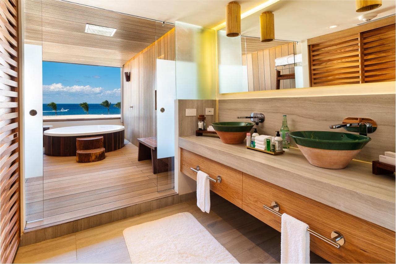 Two-Bedroom Suite One King Two Double Beds Ocean View
